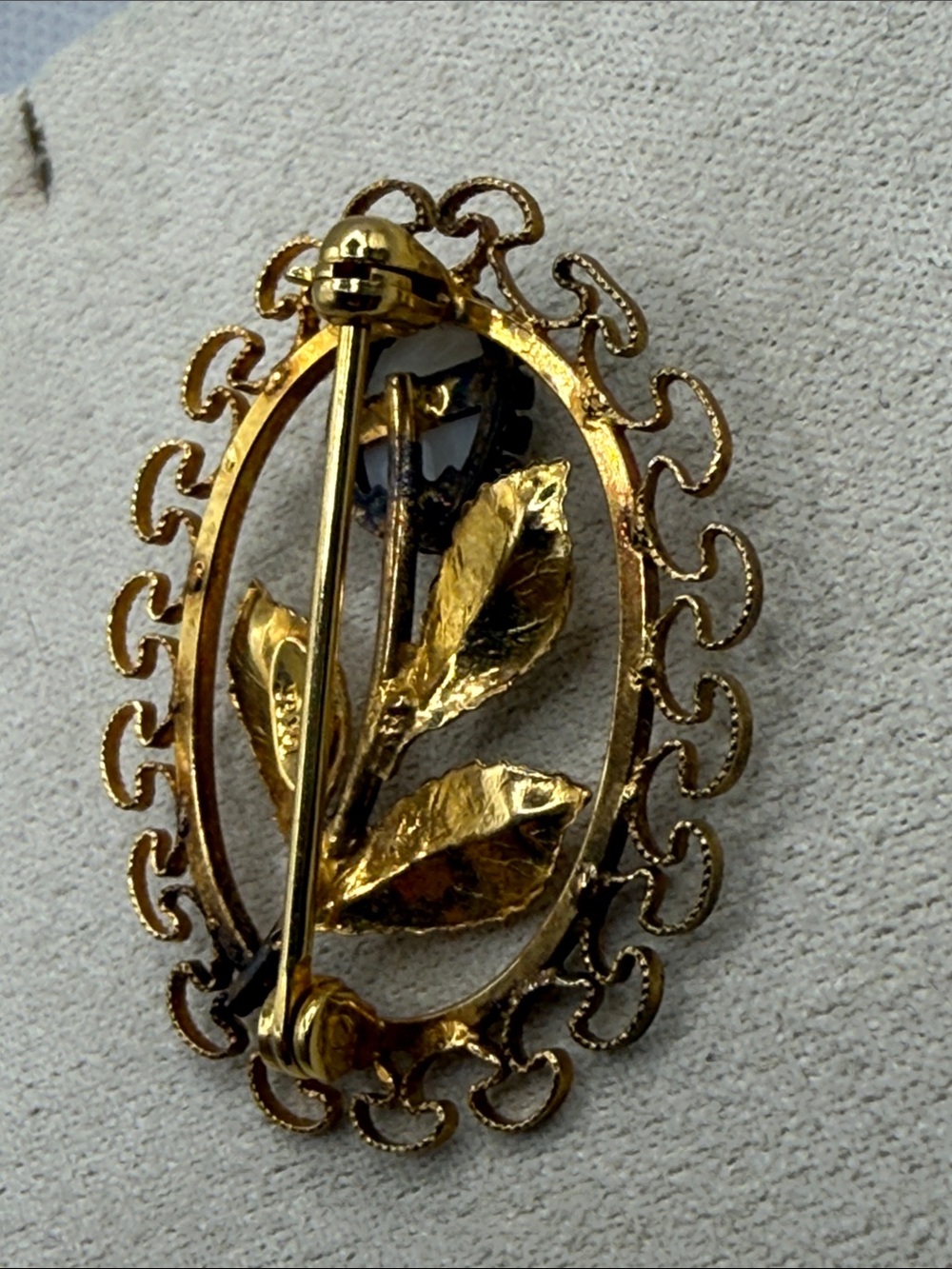 1940’s vintage 12k Gold filled Karen Lynne Leaf & faux opal bin brooch - Picture 10 of 13